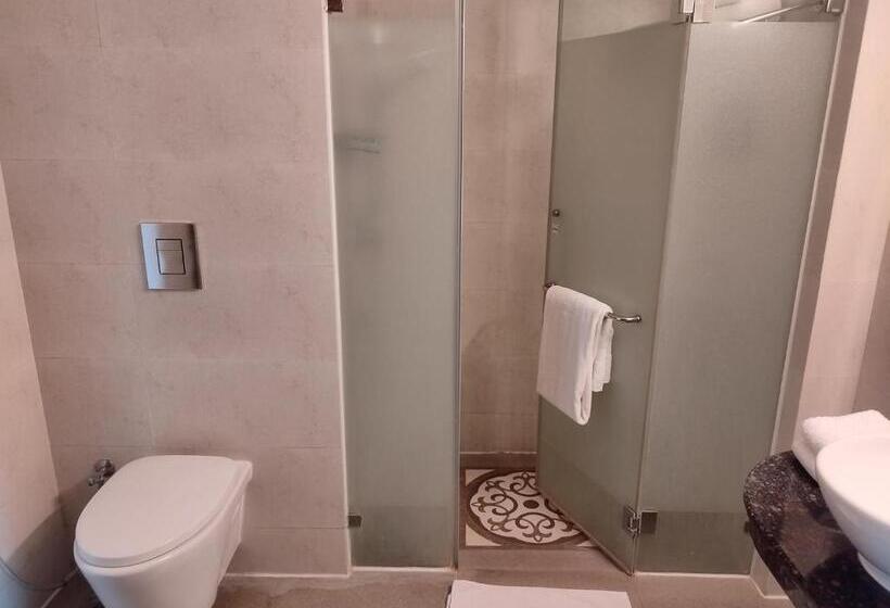 带城市景观和大床的豪华房间, Courtyard By Marriott Madurai