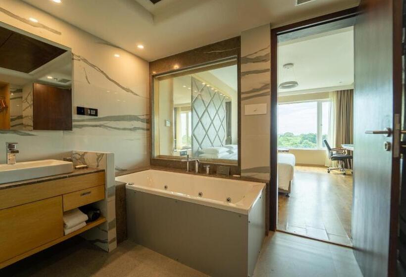 带大床的套房, Courtyard By Marriott Madurai