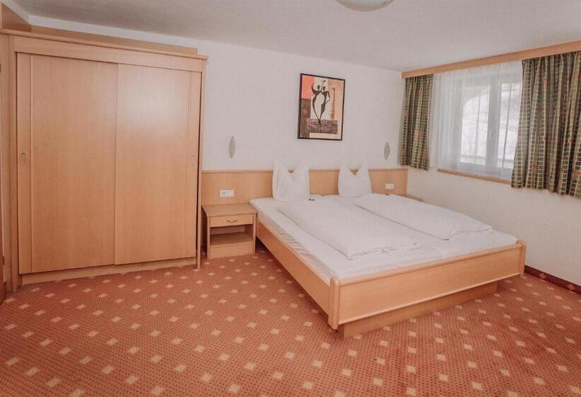 חדר לארבעה סטנדרטי עם מרפסת, Gasthof Haidbach