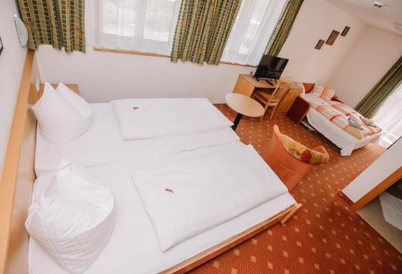 חדר לארבעה סטנדרטי עם מרפסת, Gasthof Haidbach