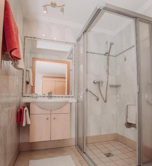 חדר לארבעה סטנדרטי עם מרפסת, Gasthof Haidbach