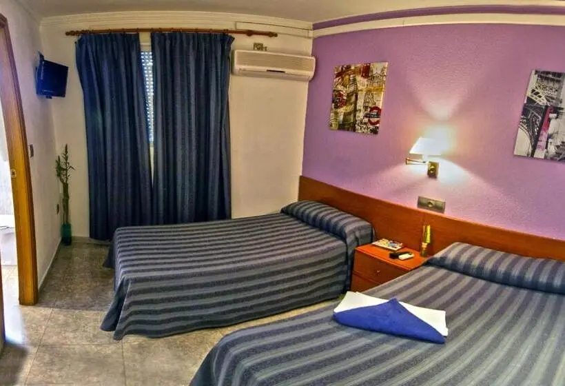 3-Bett-Standardzimmer, Hostal Apolo Trece