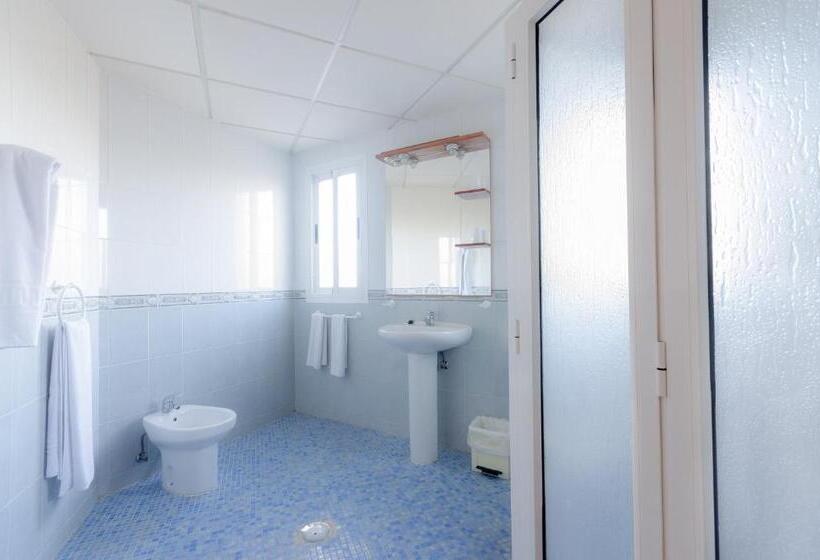 חדר סטנדרט לשלושה, Hostal Apolo Trece