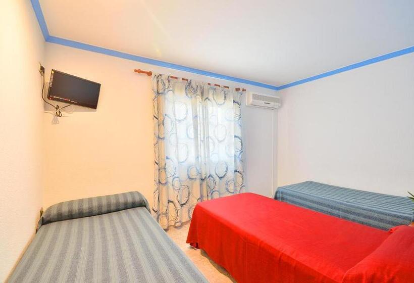 Номер Стандарт Трехместный, Hostal Apolo Trece
