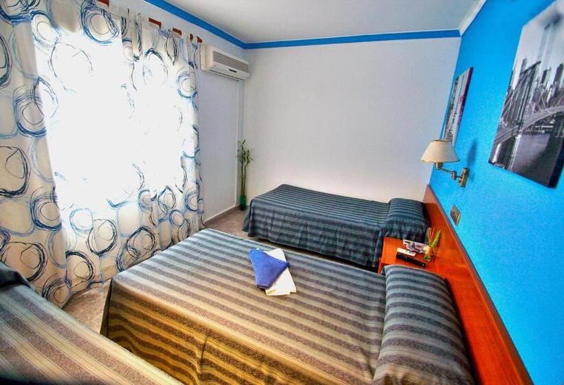 Четырехместный Номер Стандарт, Hostal Apolo Trece