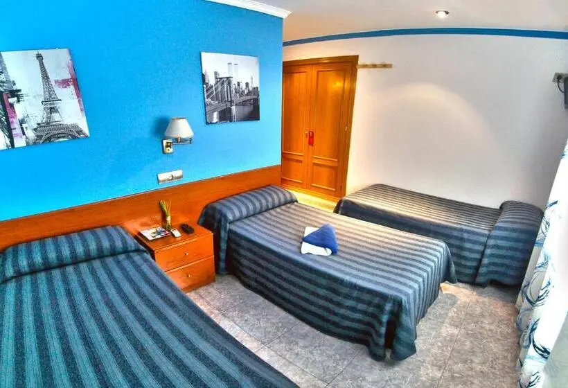 4 Bett Standardzimmer, Hostal Apolo Trece
