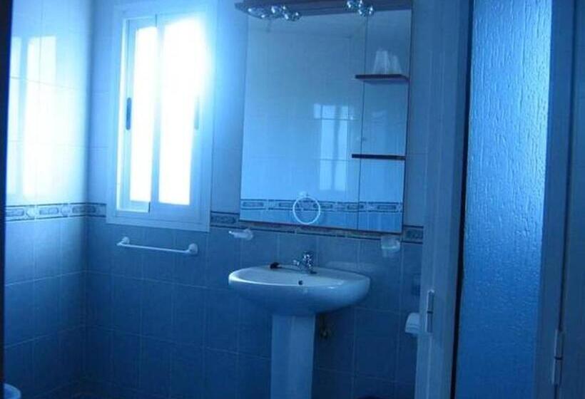 חדר סטנדרט לארבעה, Hostal Apolo Trece