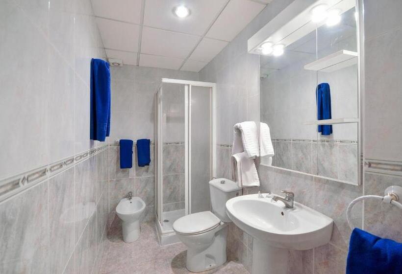 חדר סטנדרט לארבעה, Hostal Apolo Trece