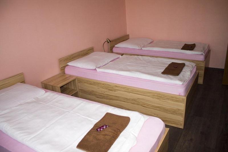 חדר סטנדרט לשלושה עם חדר אמבטיה משוף, Penzión Na Rožku