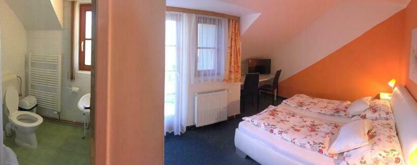 バルコニー付きスタンダードルーム, Penzion Jordán