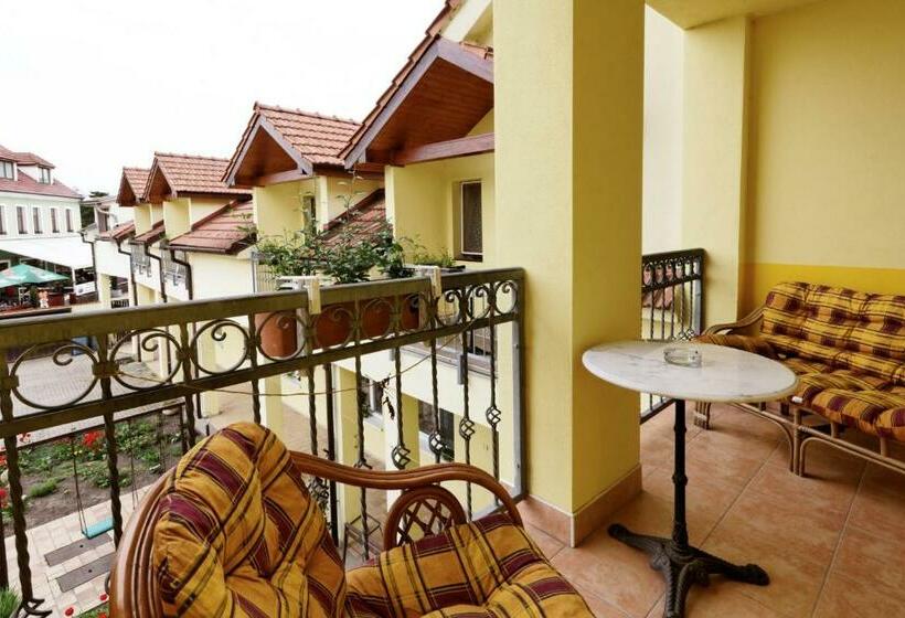 バルコニー付きスタンダードトリプルルーム, Penzion Jordán