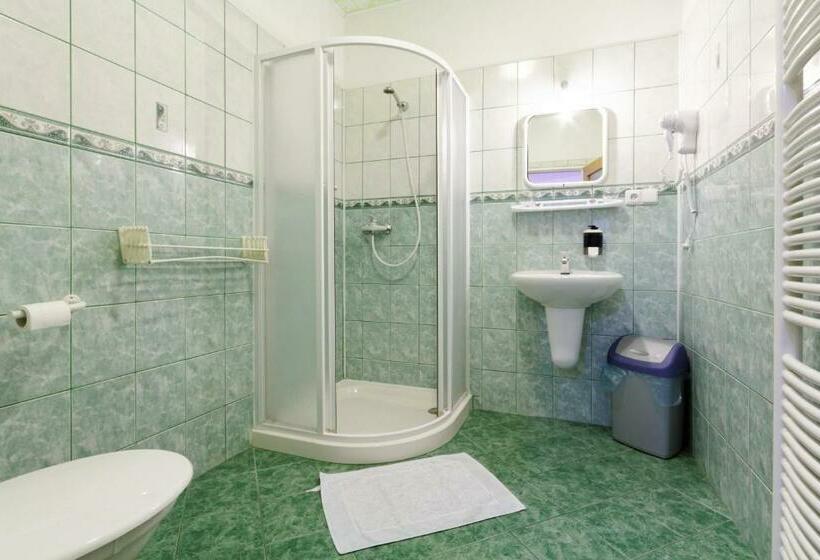 バルコニー付きスタンダードトリプルルーム, Penzion Jordán