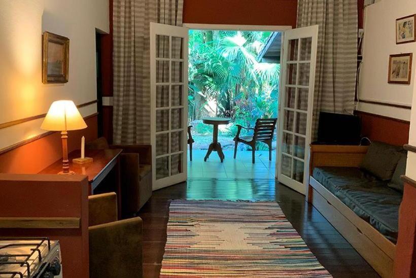 带花园景观的标准工作室, Pequena Suécia