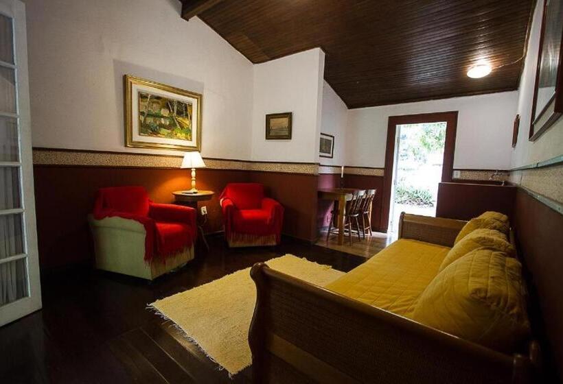 带花园景观的标准工作室, Pequena Suécia