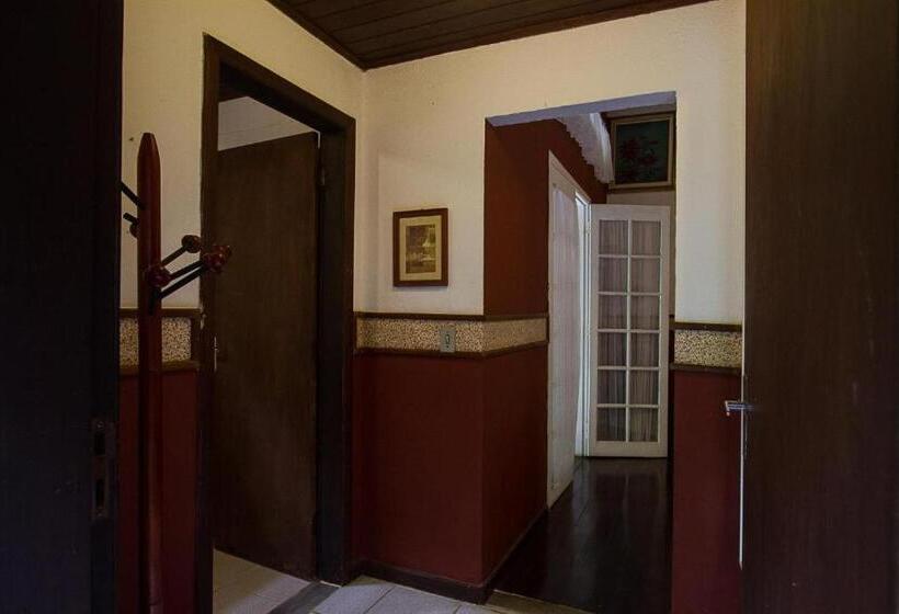 带花园景观的标准工作室, Pequena Suécia