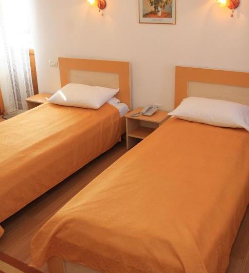 غرفة قياسية, Pensiunea Maria , Floresti