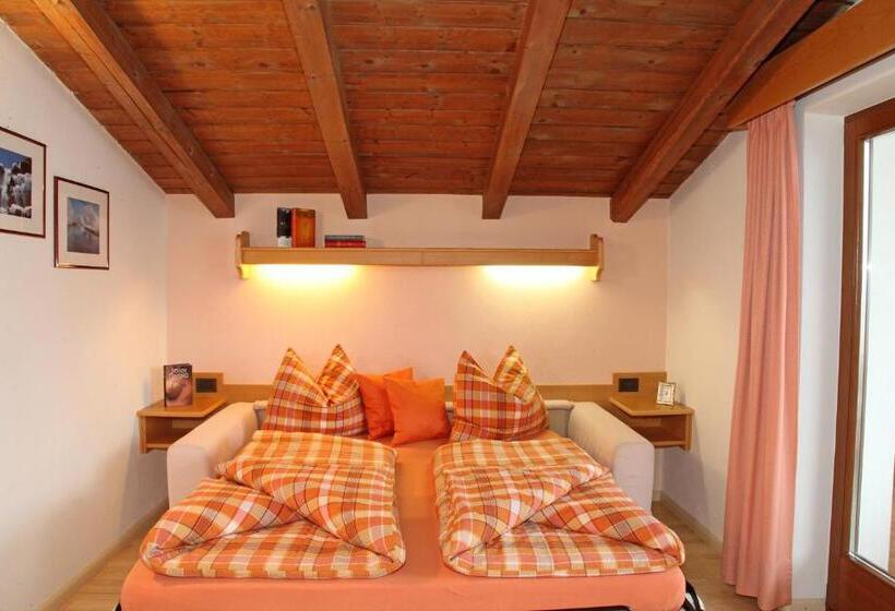 带1个卧室的带阳台的公寓, Residence Sas Vanna