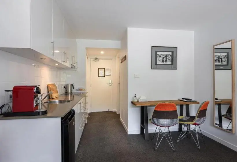 スタンダードスタジオ, Snowgoose Apartments