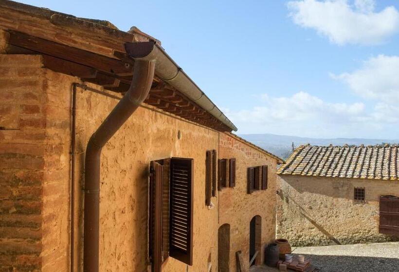 דירת שלושה חדרים, Borgo Poneta