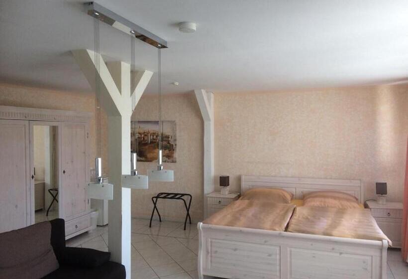 חדר משפחתי, Pension Gerber