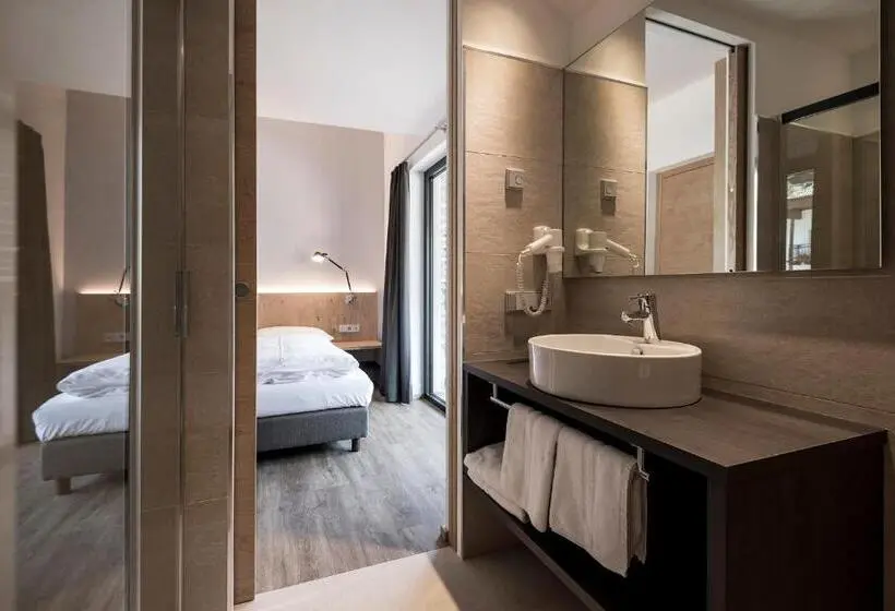 اتاق راحتی, Residence Hotel Fever