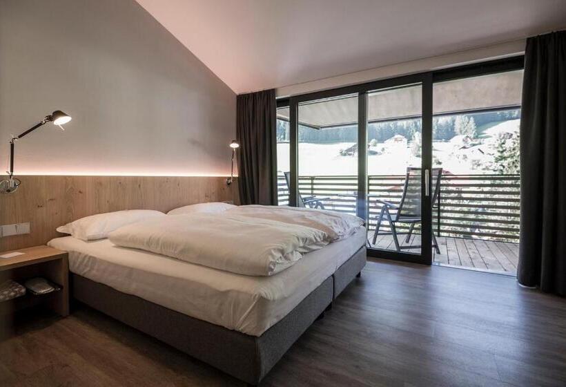 اتاق راحتی, Residence Hotel Fever
