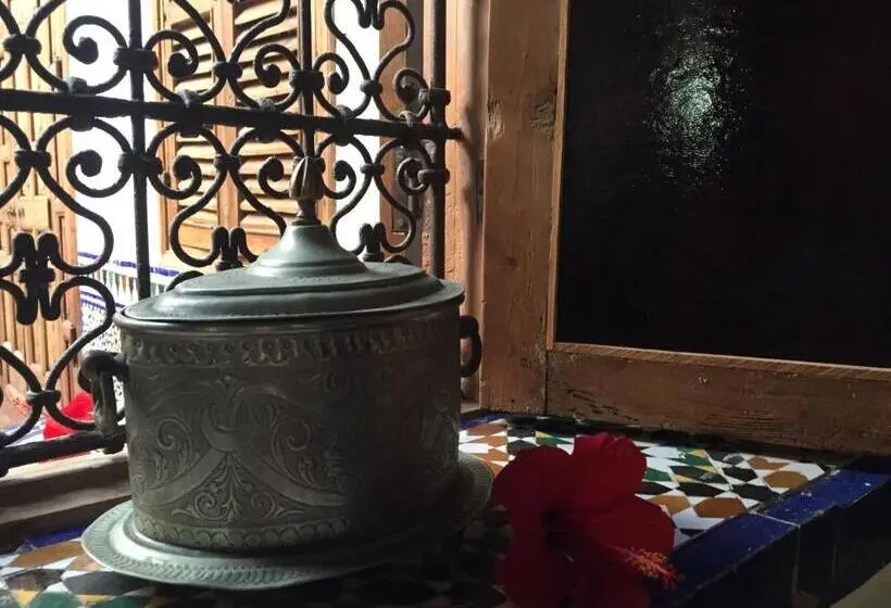 سوییت, Riad Marhaba