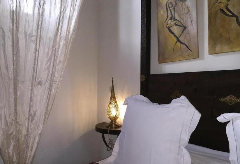 سوییت, Riad Marhaba