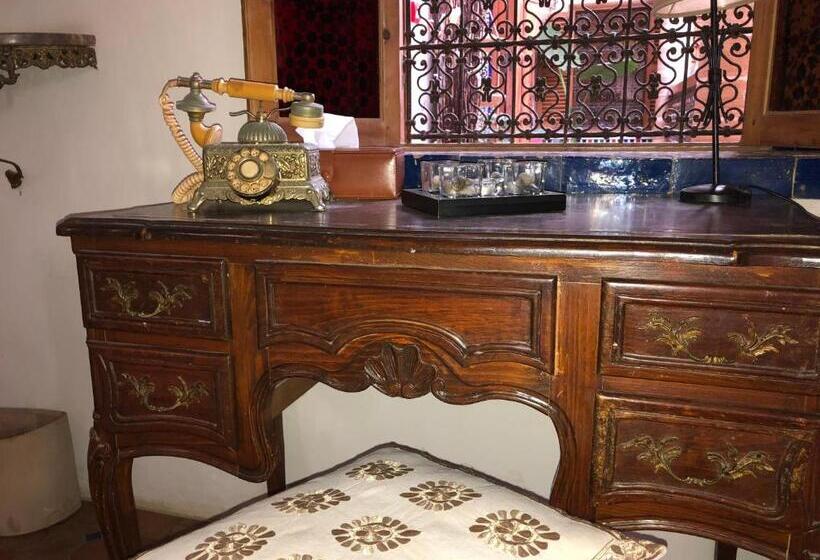 سوییت, Riad Marhaba