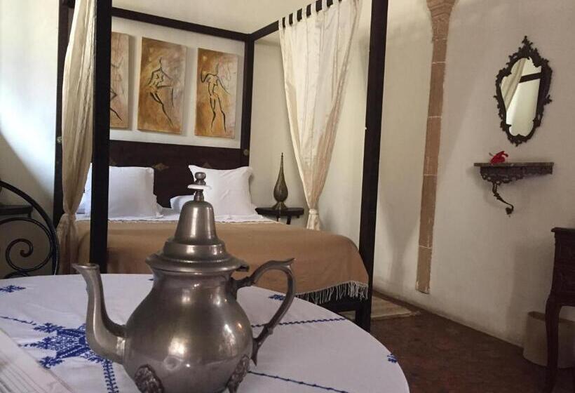 سوییت, Riad Marhaba