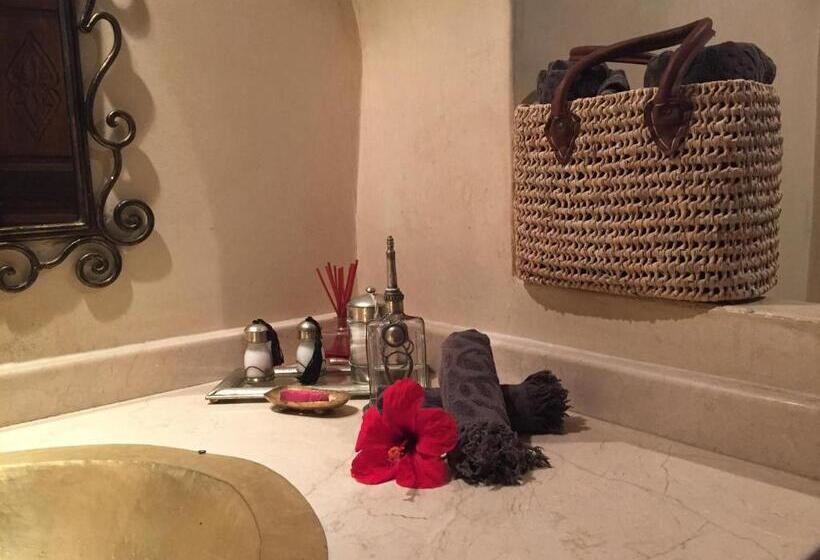 سوییت, Riad Marhaba