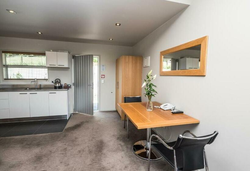 클래식 스튜디오, One Burgess Hill