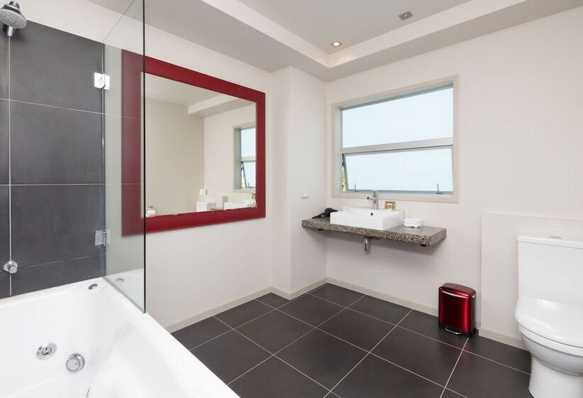 סטודיו אקזקיוטיב, One Burgess Hill