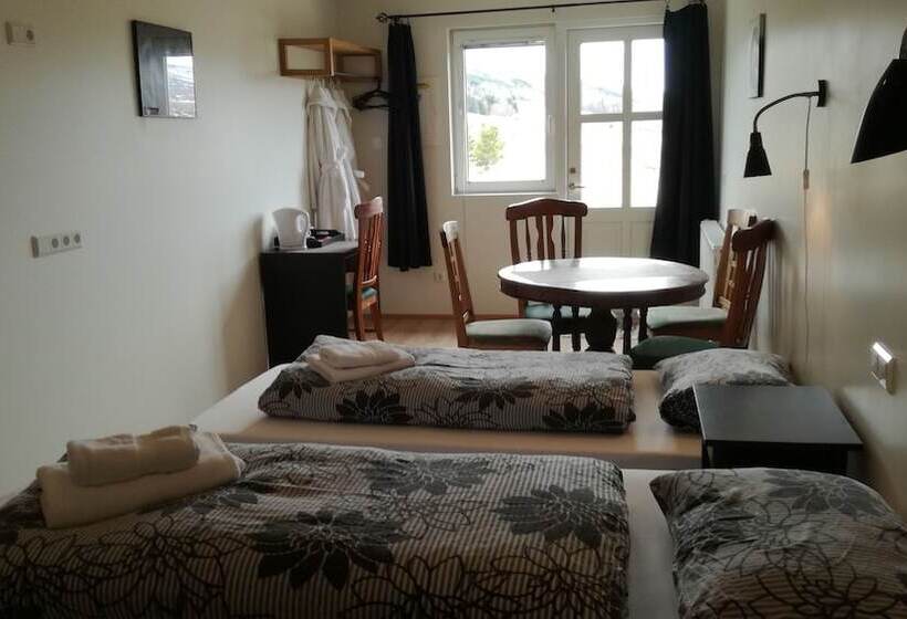 اتاق استاندارد چهار تخته, Guesthouse Storulaugar