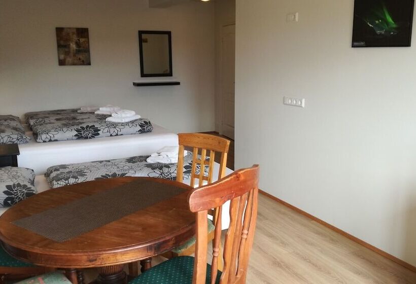اتاق استاندارد چهار تخته, Guesthouse Storulaugar