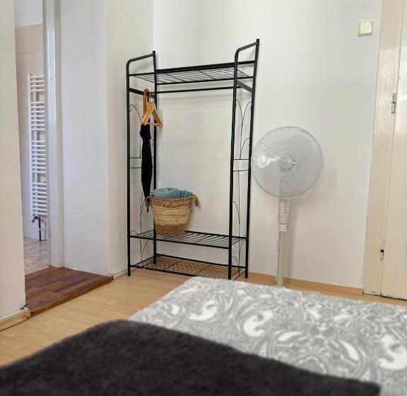 اتاق استاندارد یک نفره, Pension Moravia
