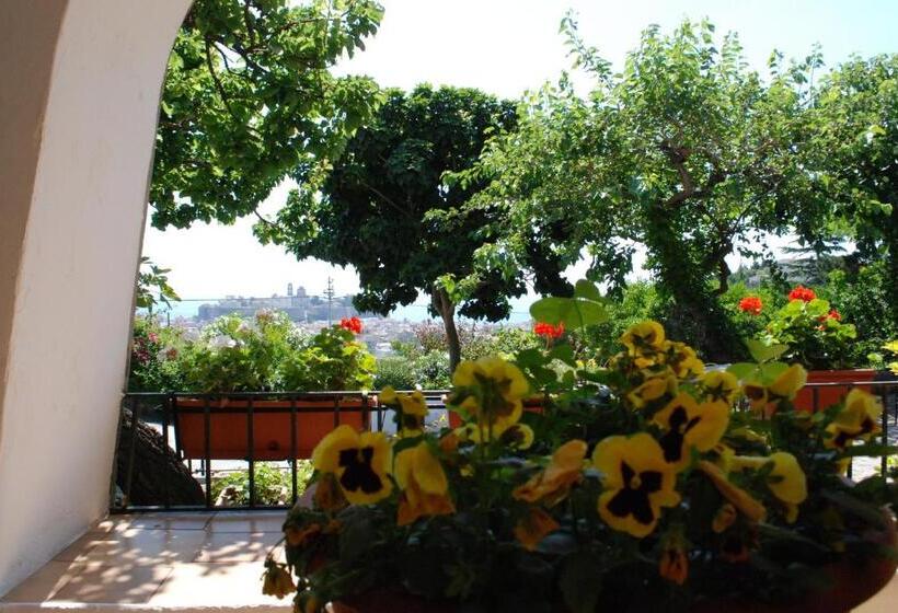 Студио Стандарт Вид на Сад, Costa Residence Vacanze