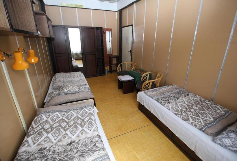 スタンダードトリプルルーム, Garni