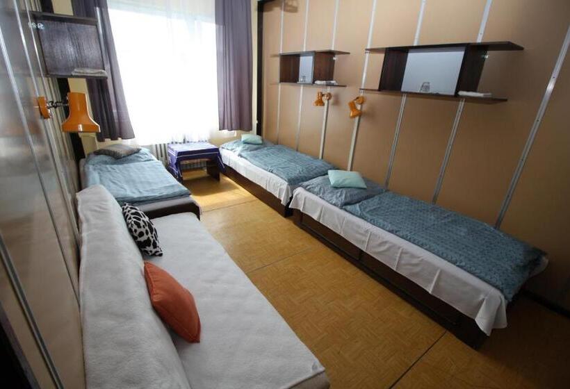 スタンダードトリプルルーム, Garni