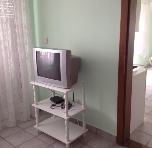 شقة غرفة واحدة, Györgyi Haus