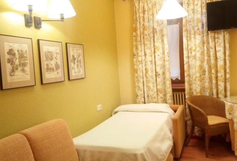 스탠다드 트리플 룸, Hostal Casa Sario