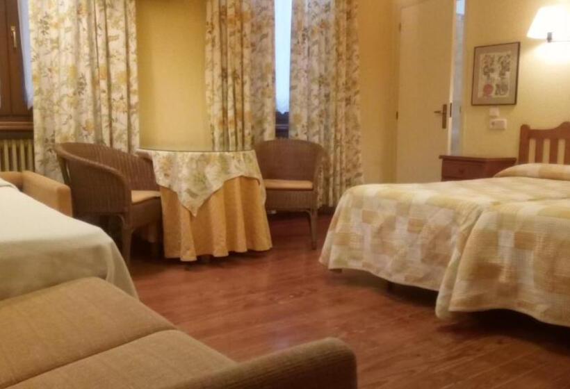 스탠다드 트리플 룸, Hostal Casa Sario