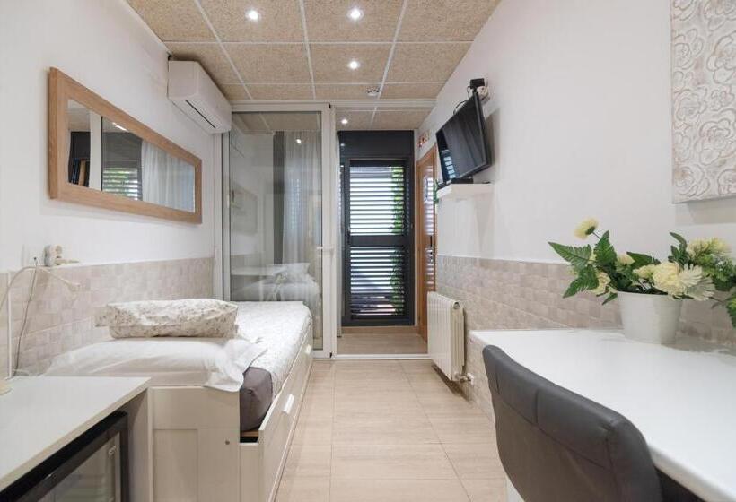اتاق استاندارد یک نفره, Hostal House
