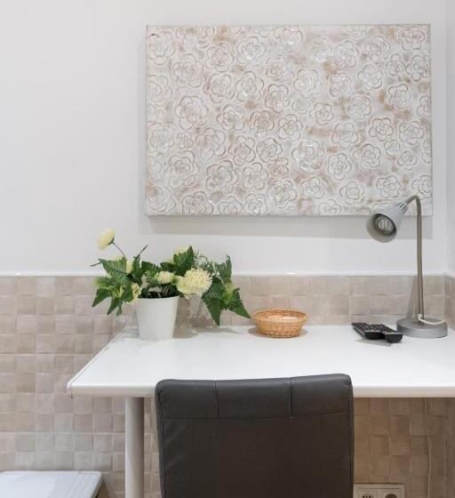 اتاق استاندارد یک نفره, Hostal House