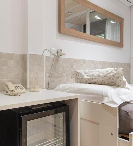 اتاق استاندارد یک نفره, Hostal House