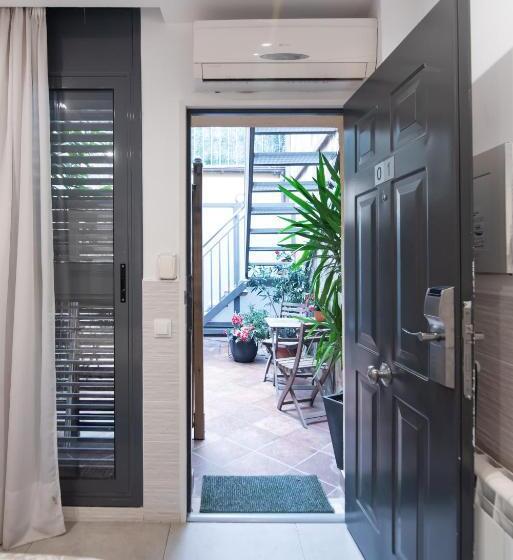 اتاق استاندارد اینتریور, Hostal House