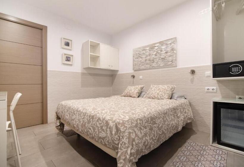 اتاق استاندارد اینتریور, Hostal House