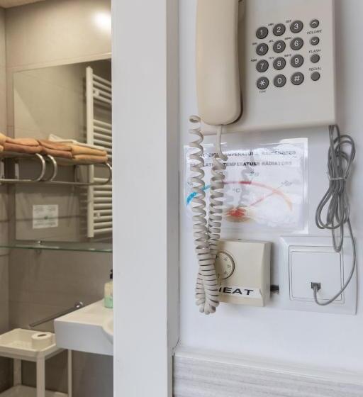اتاق سوپریور یک تخته, Hostal House
