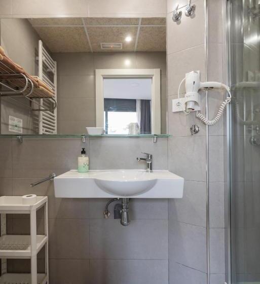 اتاق سوپریور یک تخته, Hostal House