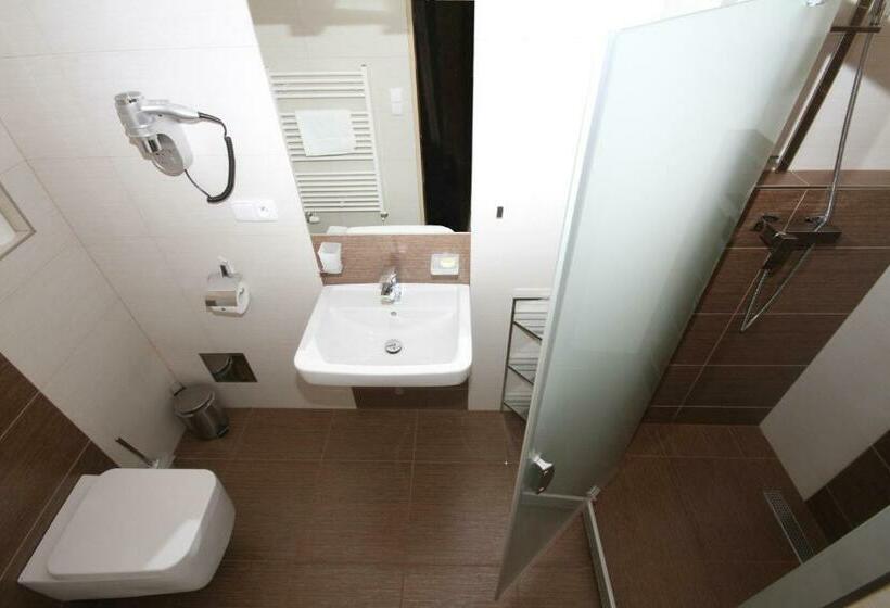 غرفة قياسية, Bílý Jednorožec